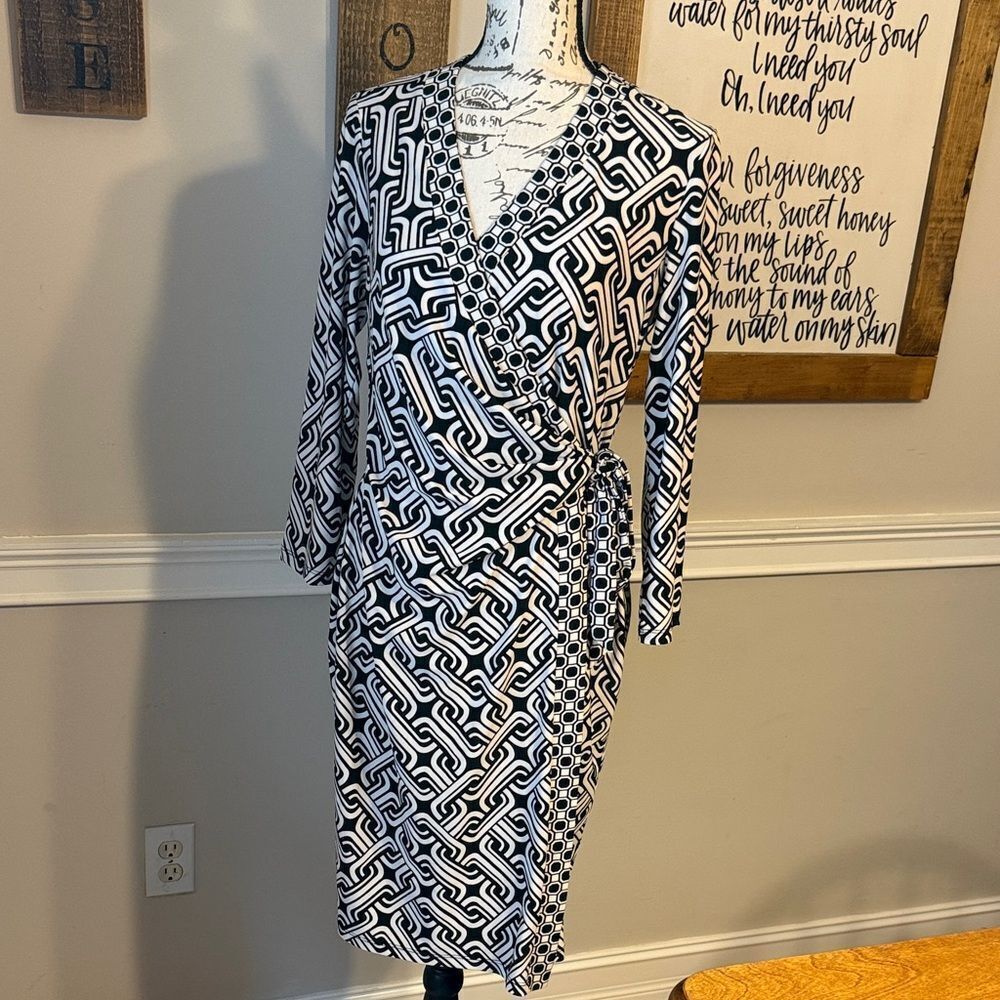Anne Klein Geometric Black and White Long Sleeve Dress